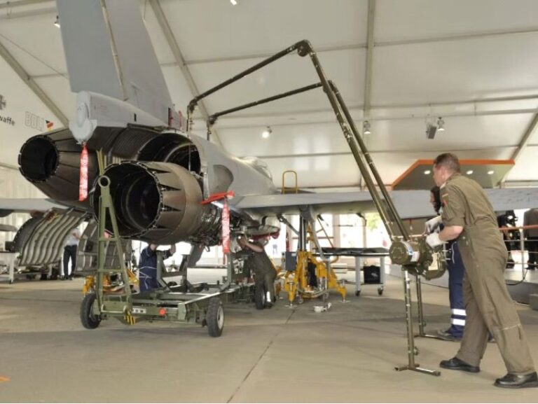 Minilift - manual hoists for sensitive loads - Aircraft Servicing Equipment | The Deltic Group