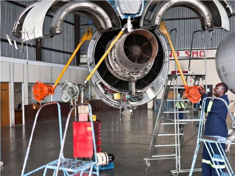 MiniLift Manually Operated Hoists - Aircraft Servicing Equipment | The Deltic Group