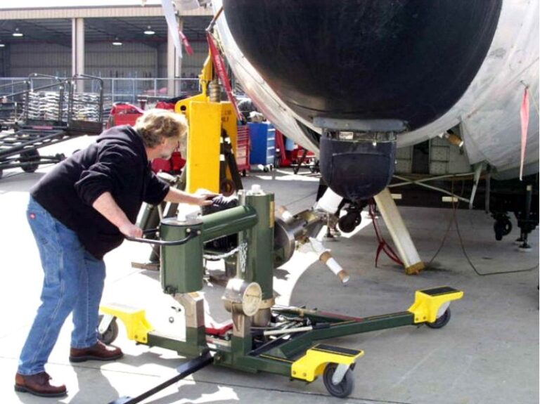 Omni Arm - Aircraft Landing Gear Removal and Installation Tooling - Aircraft Servicing Equipment | The Deltic Group
